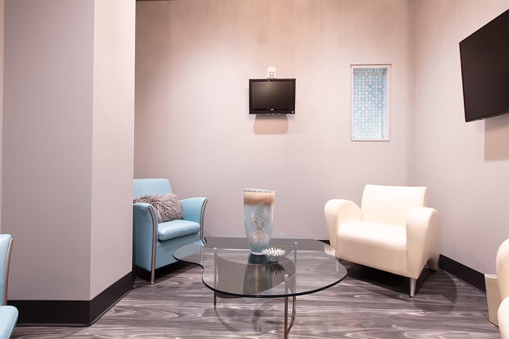 A quiet waiting lounge at Acqua Blu Medical Spa